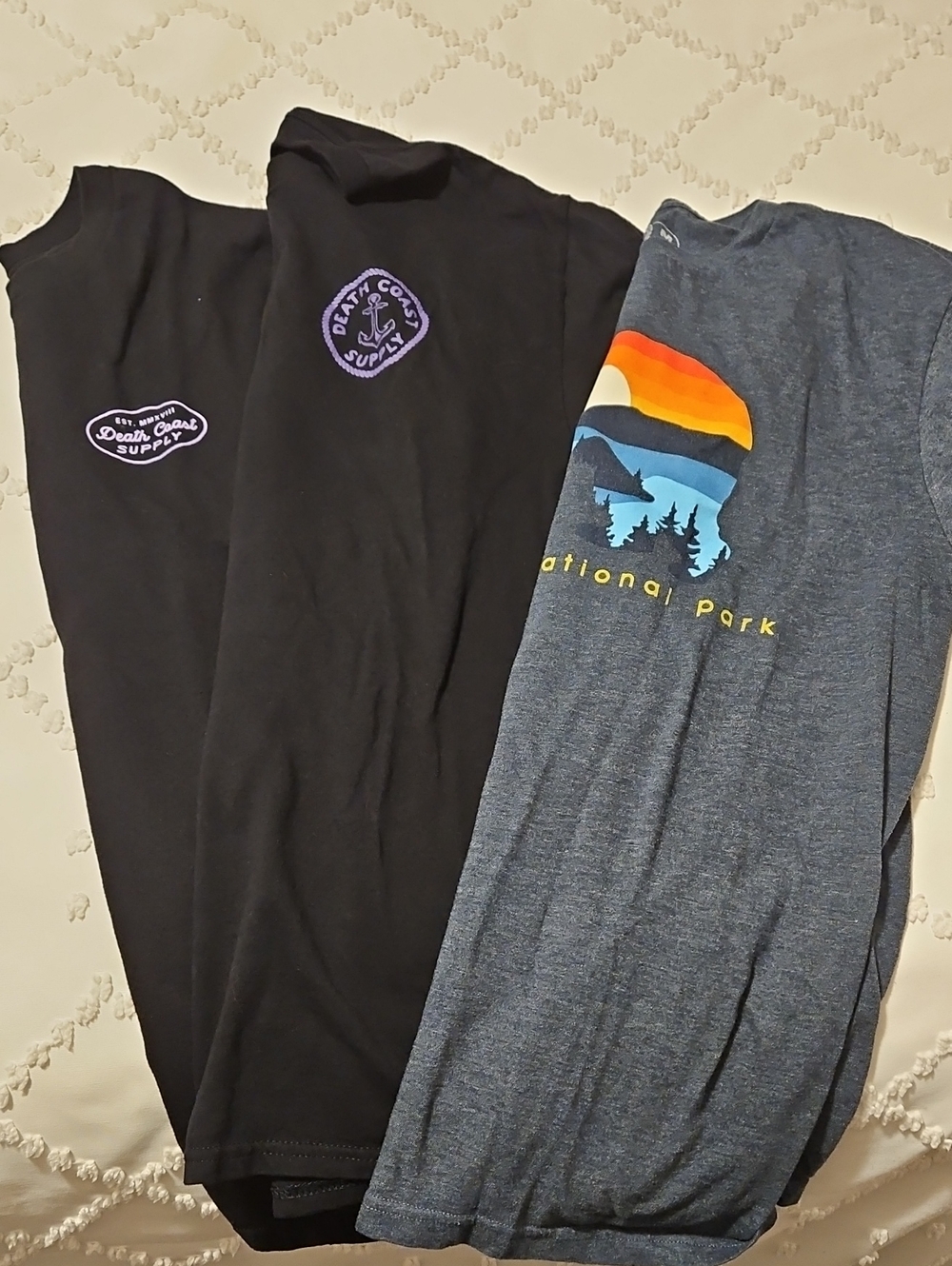 3 Men's Tees Size Medium